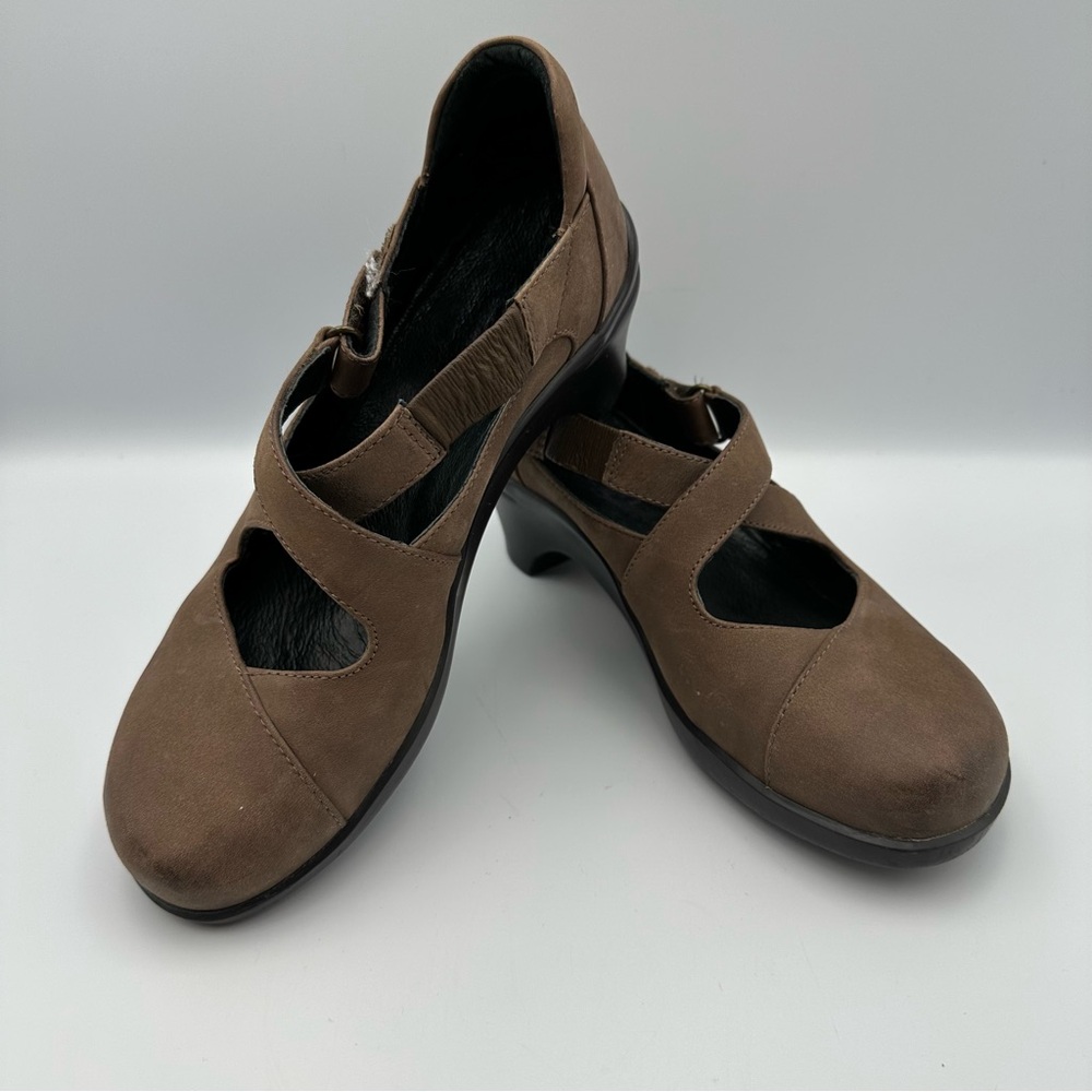Aravon By New Balance Brown Leather Mary Jane Strappy Heel Sz 6B Preowned EUC
